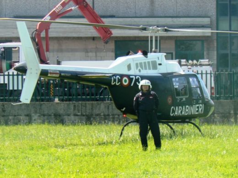 El AB 206 que realizó la primera prueba de vuelo. Video: Fadea