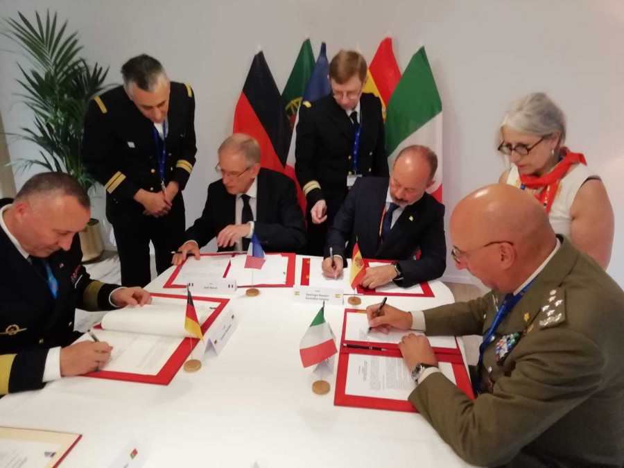 Firma de las cartas de intenciones en Paris Air Show