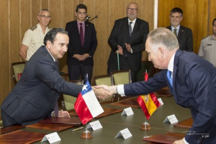 El subsecretario de la Maza y el secretario Martínez al cierre de la cita.