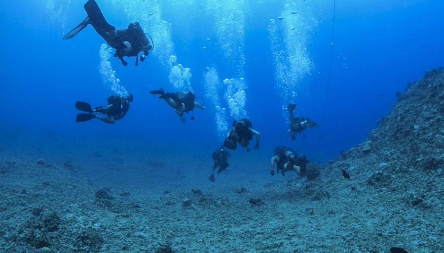 Buzos de EEUU y Sri Lanka en ejercicio en Guam, abril de 2016. Foto: Armada de Estados Unidos.