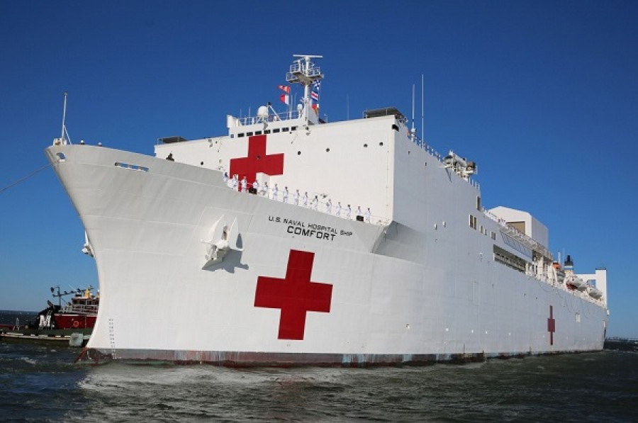 El USNS Comfort T-AH 20 iniciando su travesía. Foto: U.S. Navy Military Sealift Command.