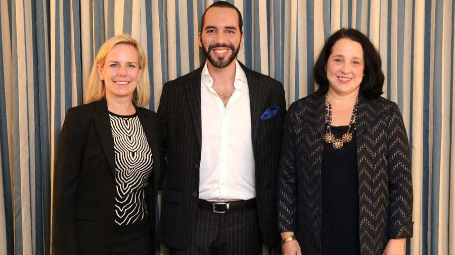 Bukele y la secretaria de Seguridad de EEUU, Kirstjen Nielsen izquierda. Foto: Embajada de EEUU en El Salvador.