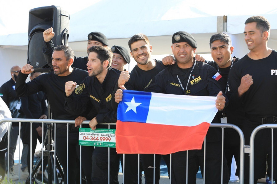 Los representantes de la Brigada de Reacción Táctica de la PDI en Dubai. Foto: SWAT Dubai