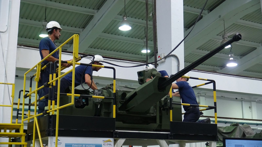 Montaje de la torre Tizona en las instalaciones de Navantia Sistemas en San Fernando. Foto: B. CarrascoInfodefensa.com