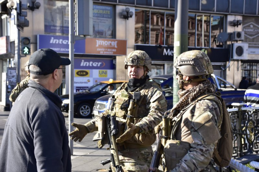 Infantes de Marina en labores de seguridad durante el Estado de Emergencia en Valparaíso. Foto: Armada de Chile