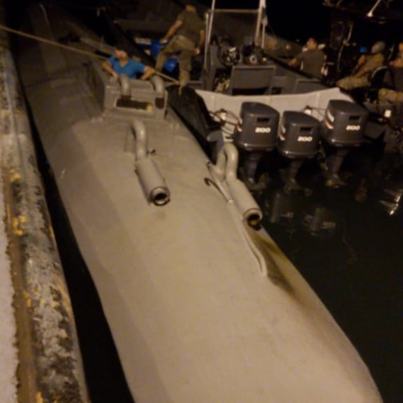 Semisumergible incautado por autoridades panameñas. Foto: Armada de Colombia