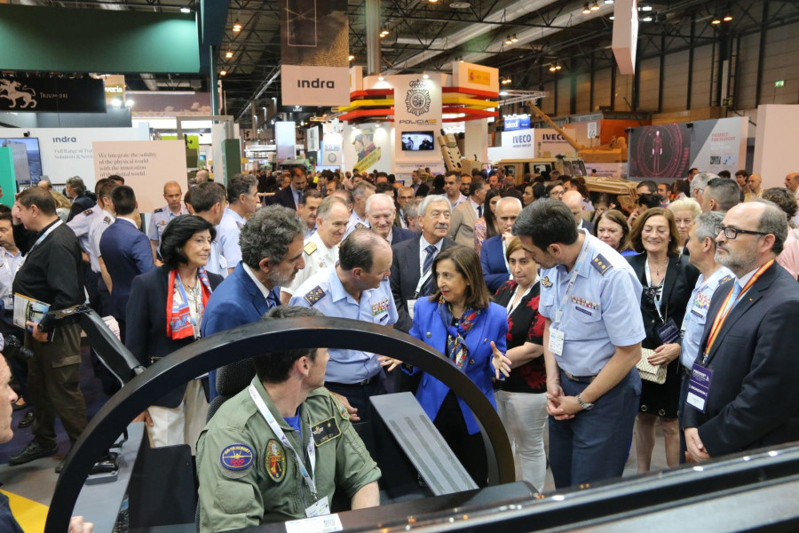 Visita de la ministra de Defensa a la primera edición de Feindef. Foto: Infodefensa.com Gines Soriano