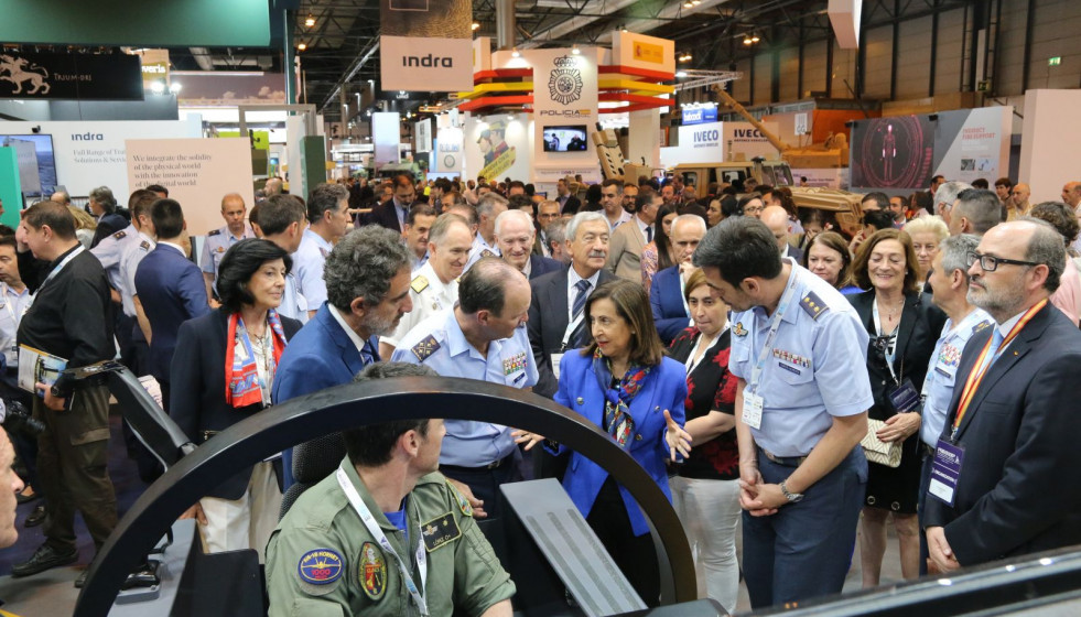 Visita de la ministra de Defensa a la primera edición de Feindef. Foto: Infodefensa.com Gines Soriano