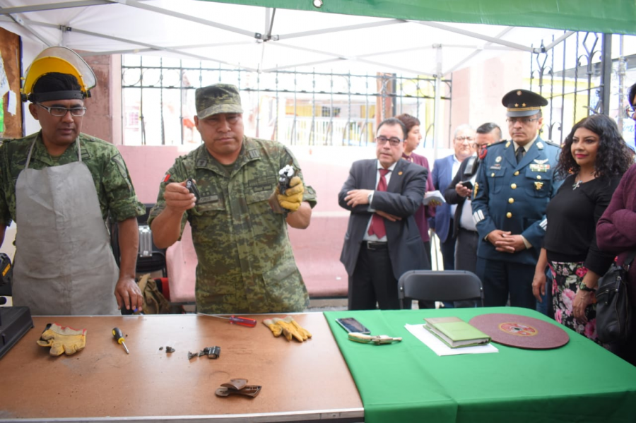Alguna de las armas entregadas. Fotos: Gobierno de la Ciudad de México.