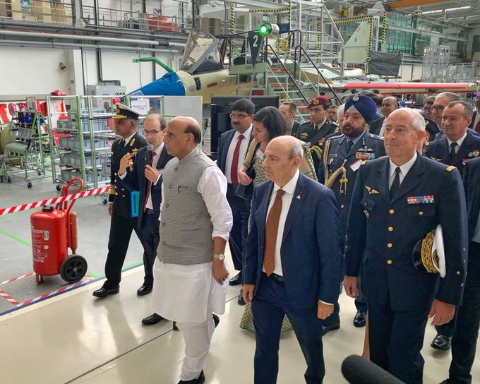 El ministro indio de Defensa, Shri Rajnath Singh, en la planta de montaje de Rafale de Dassault Aviation. Foto: Dassault Aviation