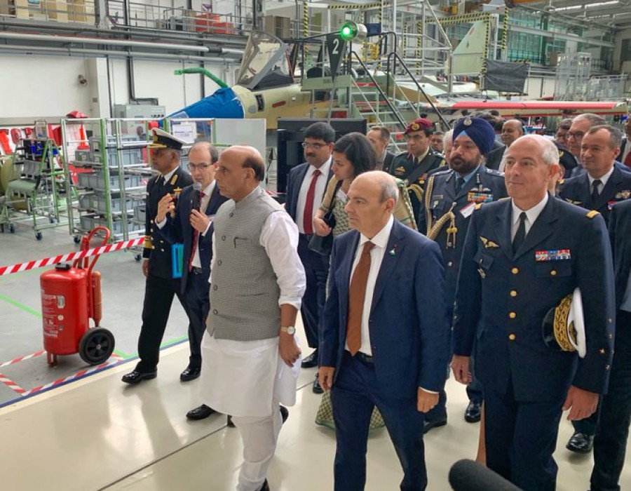 El ministro indio de Defensa, Shri Rajnath Singh, en la planta de montaje de Rafale de Dassault Aviation. Foto: Dassault Aviation