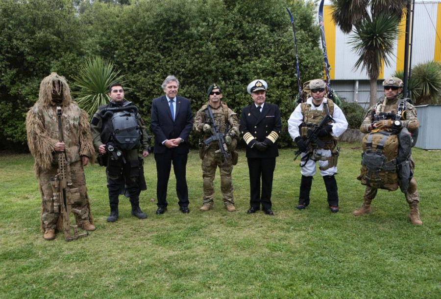 La ceremonia de conmemoración del aniversario N° 60 se realizó en el Comfues. Foto: Armada de Chile