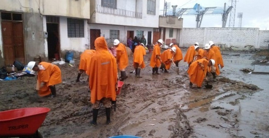 Personal del Ejército en labores de limpieza tras lluvias en Tacna. Enero de 2020. Foto: Ministerio de Agricultura y Riego del Perú