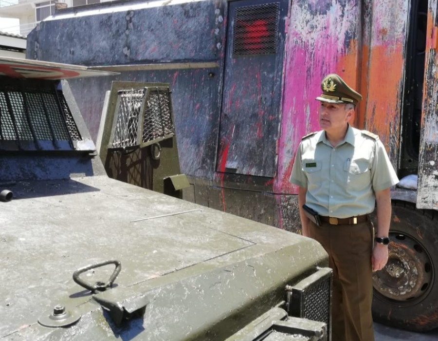 El general director de Carabineros, Mario Rozas, revista unidades policiales del norte del país. Foto: Carabineros