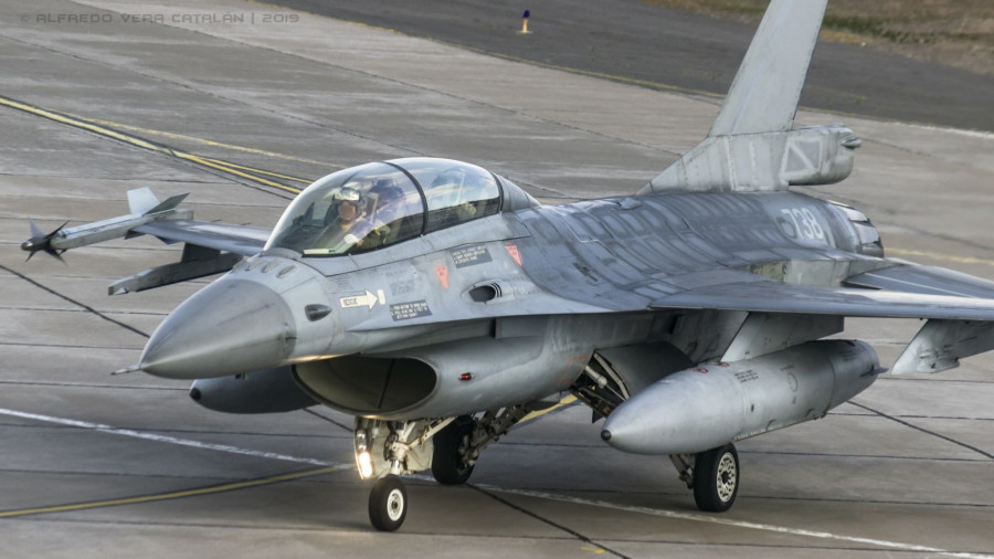 Un Lockheed Martin F-16B MLU Fighting Falcon de la FACh. Foto: Alfredo Vera