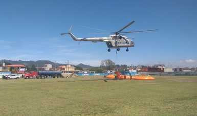 Helicóptero de la Marina dispuesto para participar en tareas de extinción de incendios. Foto: Semar.