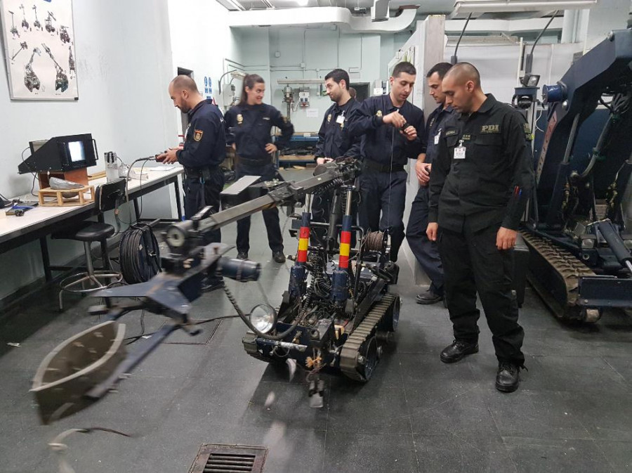 El Equipo Tedax-NRBQ de la PDI recibió apoyo de la Policía Nacional de España en su formación. Foto: PDI