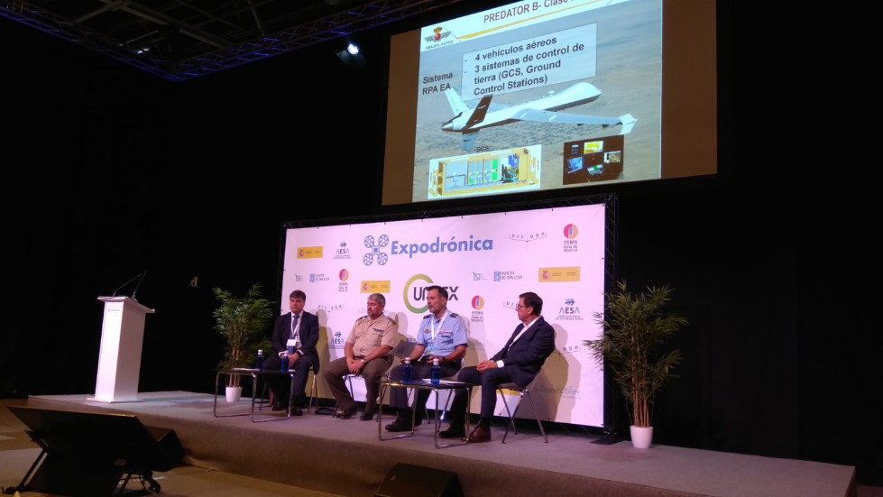 Mesa redonda en Expodrónica. Foto: MBS.