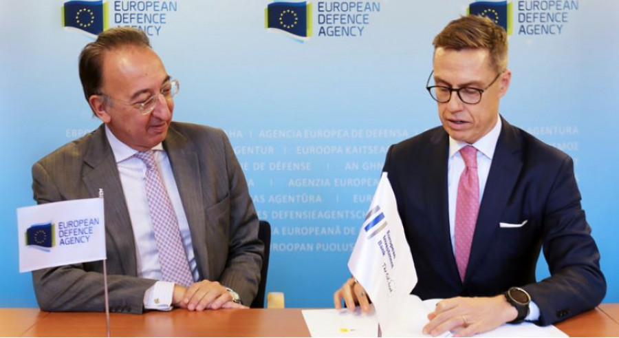 Jorge Domecq y Alexander Stubb en la firma del acuerdo. Foto: EDA