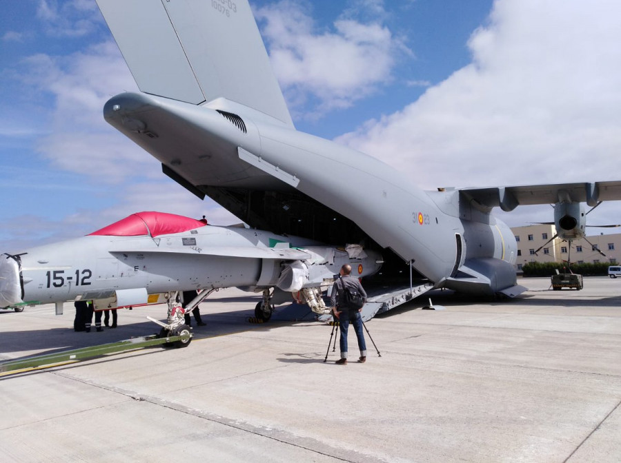 Traslado de un F-18 de Canarias a la península. Foto: Ejército del Aire