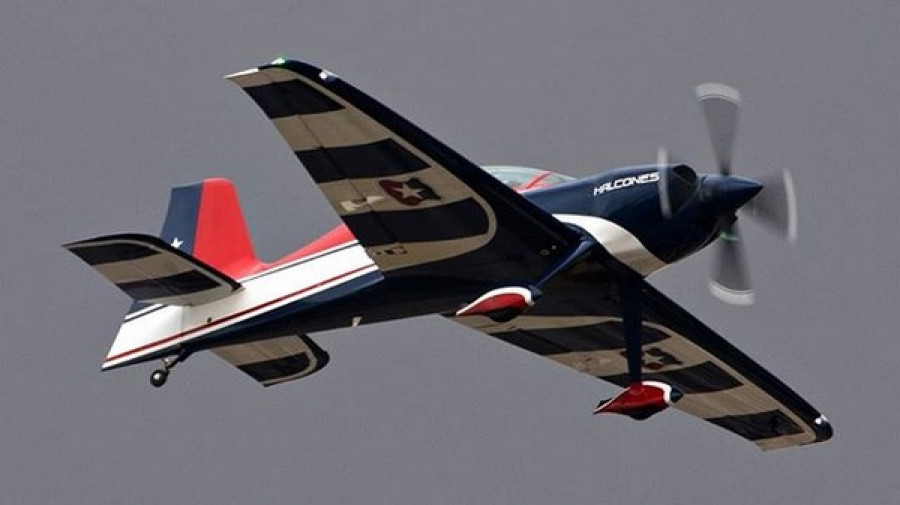 Uno de los nuevos GameBird GB1 de Los Halcones sobre la base aérea El Bosque. Foto: Luis Quintana