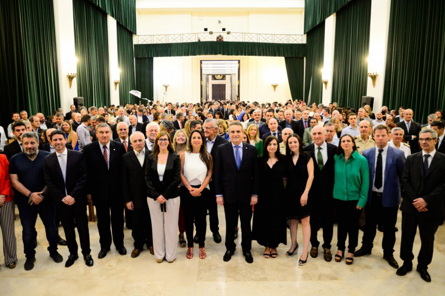 El equipo del ministro Agustín Rossi. Foto: Ministerio de Defensa