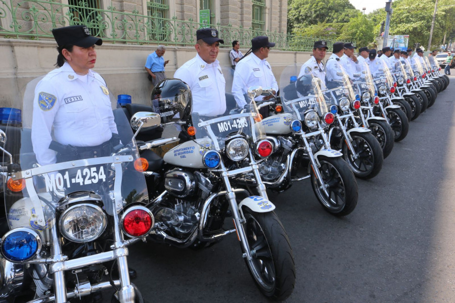 Las motos Harley Davidson  recien adquiridas. Foto: Policía Nacional Civil de El Salvador.