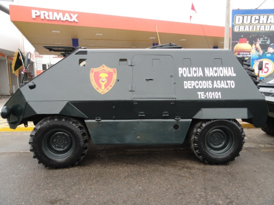 Tanqueta UR-416 de la Policía Nacional del Perú. Foto: Peter Watson