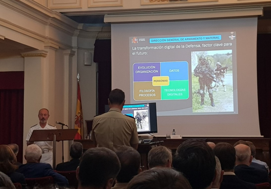 Conferencia del almirante González en la Escuela Técnica Superior de Ingenieros de Armas Navales. Foto: Infodefensa.com