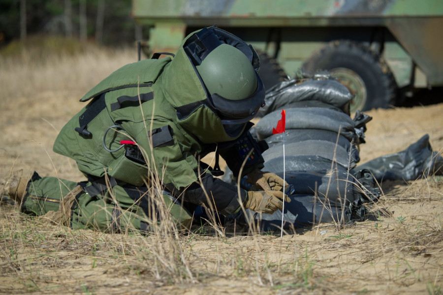 El ejercicio permite mejorar las habilidades necesarias para neutralizar artefactos explosivos. Foto: Ejército de Canadá