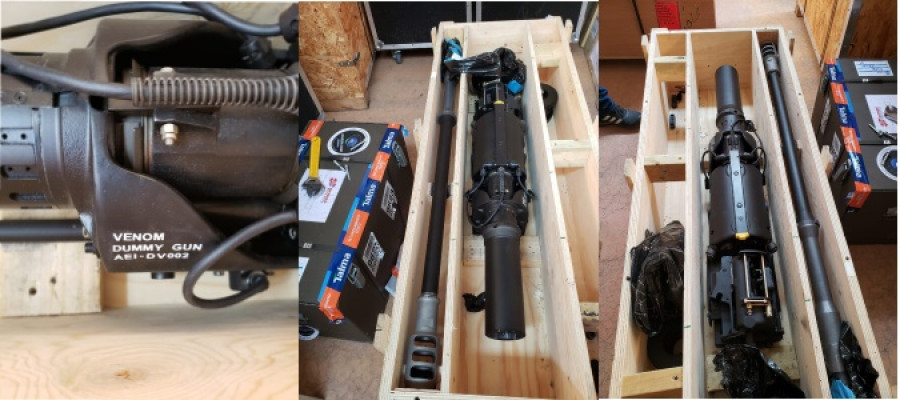 El cañón Venom de 30 mm en proceso de desembalaje para Sitdef 2019. Foto: Diseños Casanave Corporation