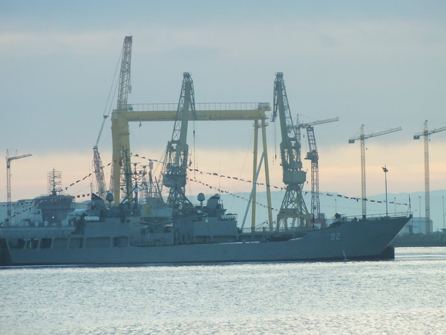 La grúa de 150 toneladas de levante facilitará el traslado y el montaje de los bloques del rompehielos Antártica I. Foto: José González