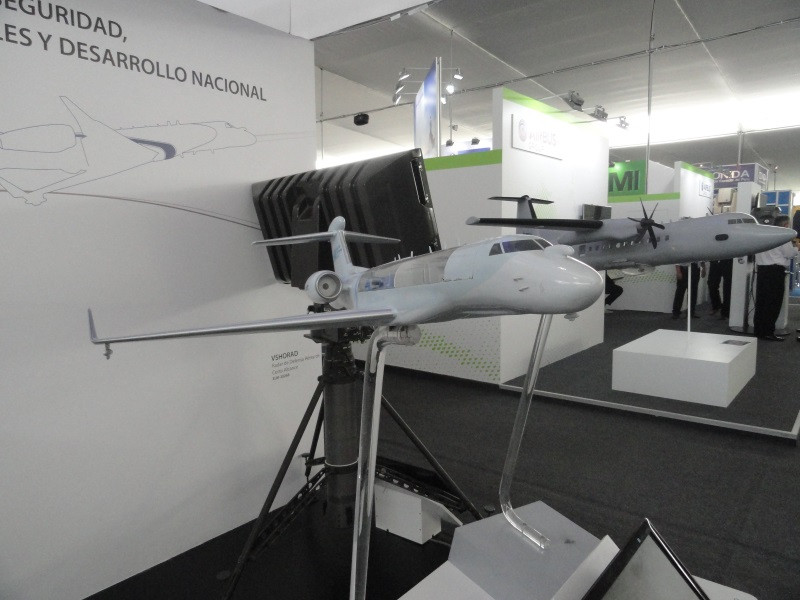 Modelo a escala del G550 CAEW en Sitdef 2015. Foto: Peter watson