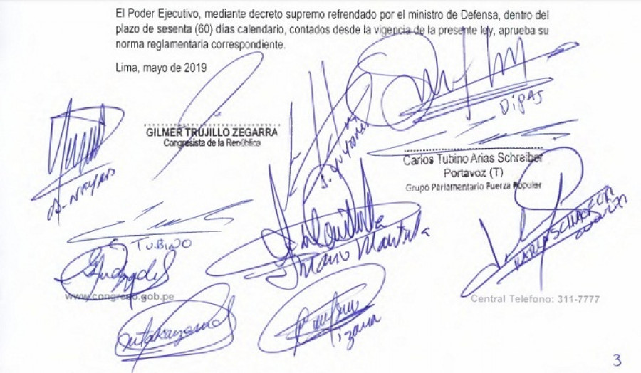 Firmas de autor del proyecto y congresistas que apoyan al iniciativa legislativa. Foto: Congreso de la República del Perú.