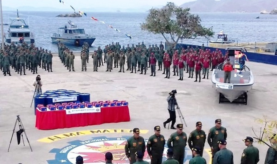 Acto de entrega de equipos y embarcaciones a unidades del Comando de Vigilancia Costera. Foto: Guardia Nacional de Venezuela.
