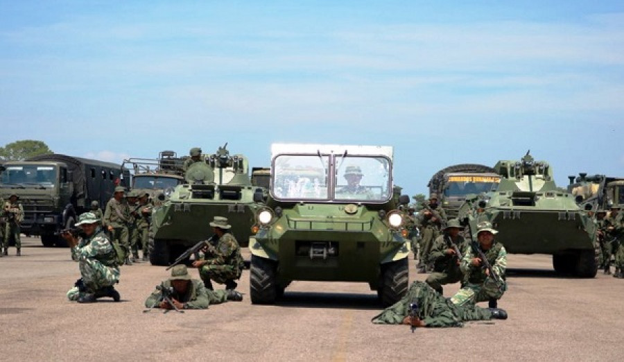 Tropas y vehículos tácticos y blindados desplegados en La Fría, al inicio del ejercicio. Foto: Comando Estratégico Operacional.