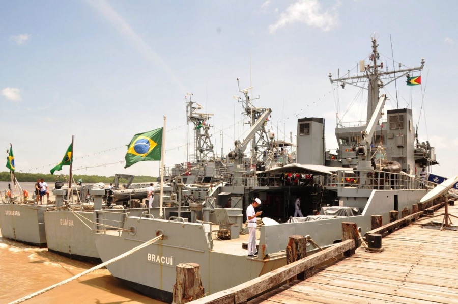 Los buques de la Marina de Brasil en el puerto de Georgetown. Foto: Guyana Defence Force.