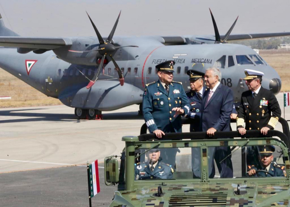 El presidente López Obrador en la base aérea de Santa Lucía. Gobierno.