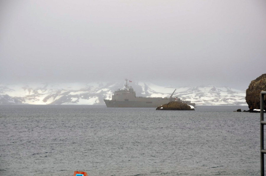 El buque realiza en esta misión transporte logístico, apoyo a la investigación y tareas del ámbito marítimo. Foto: Armada de Chile