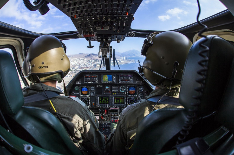 La tripulación del AW-109E Power realiza un patrullaje preventivo en la costa de Antofagasta. Foto: GORE Antofagasta