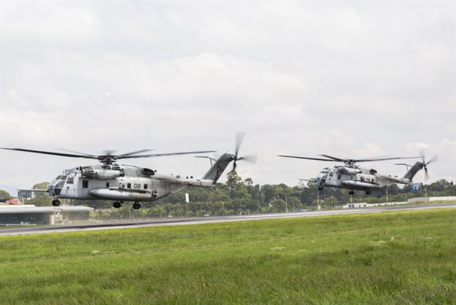 Dos helicópteros de transporte pesado CH-53E Super Stallion en Guatemala como parte de Spmagtf-SC-17. Foto: Comando Sur de Estados Unidos