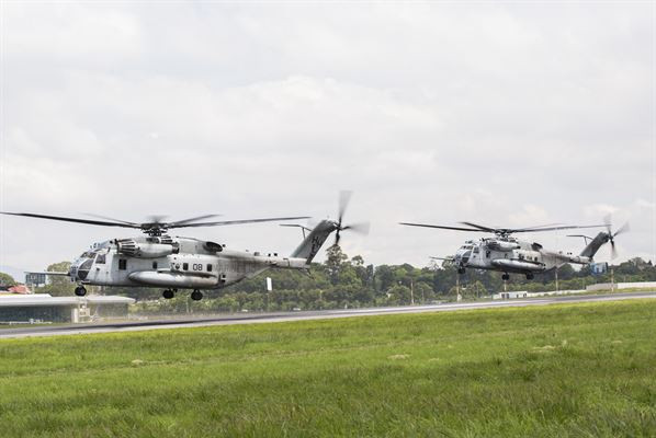 Dos helicópteros de transporte pesado CH-53E Super Stallion en Guatemala como parte de Spmagtf-SC-17. Foto: Comando Sur de Estados Unidos