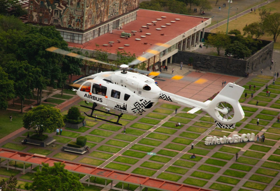 Un H145 sobrevuela el campus central de la UNAM en Ciudad de México Airbus Helicopters
