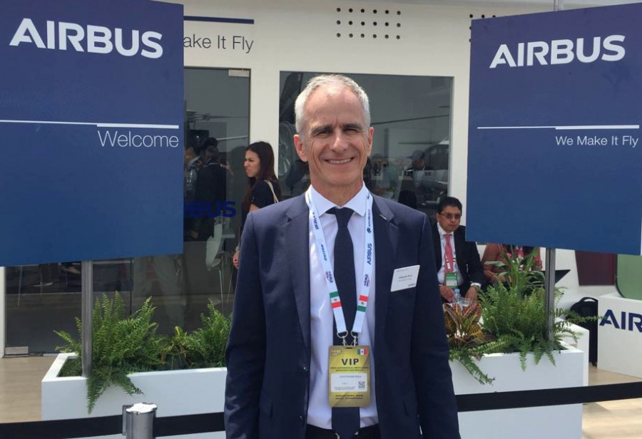 Christophe Roux, ayer, frente al stand de Airbus. Foto: N.G. Pandavenes.