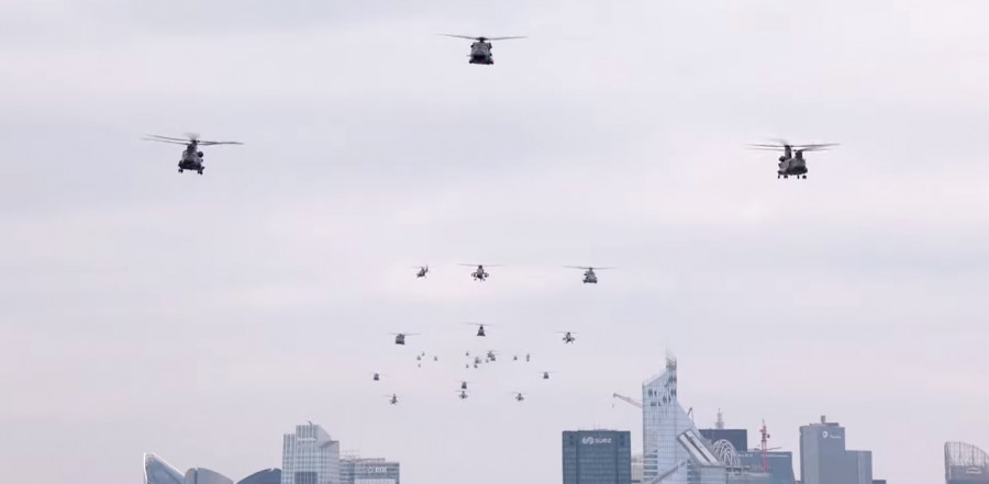 Dos Chinook británicos durante el desfile del 14 de julio. Foto: Élysée