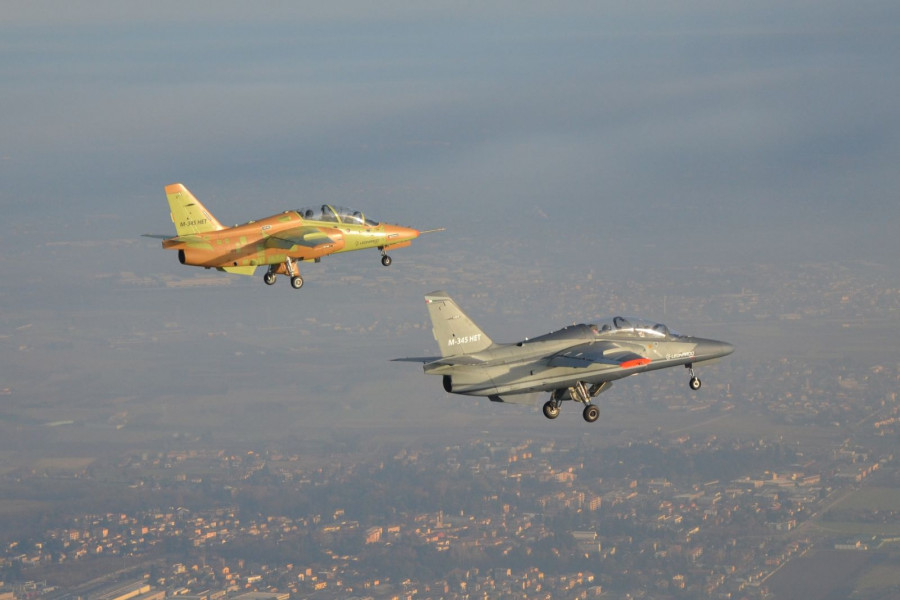 Primer vuelo del M-345. Foto: Leonardo.