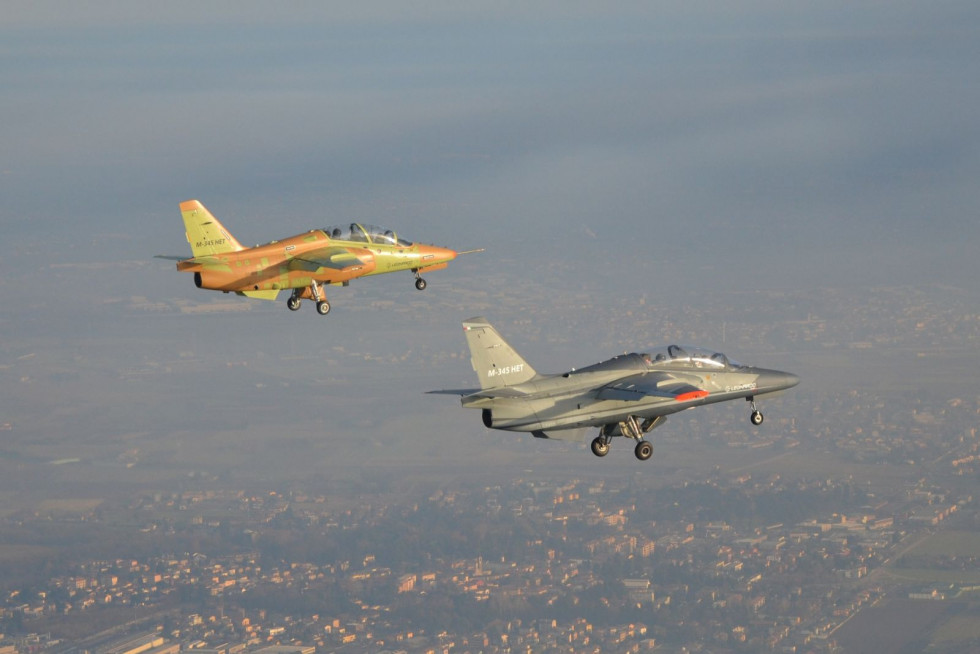 Primer vuelo del M-345. Foto: Leonardo.