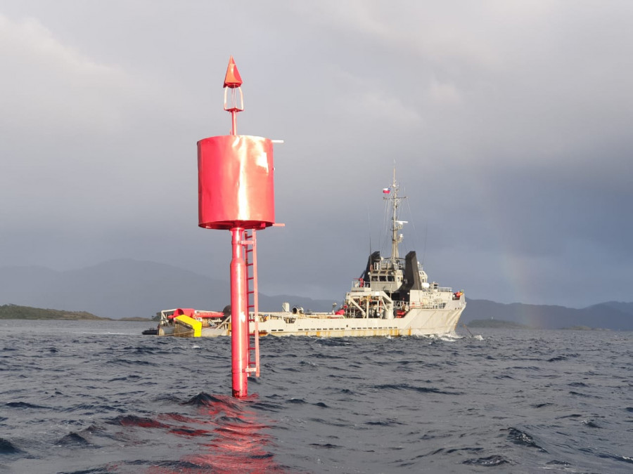 Los dispositivos permiten reemplazar boyas pilar que cumplieron su vida útil. Foto: Armada de Chile