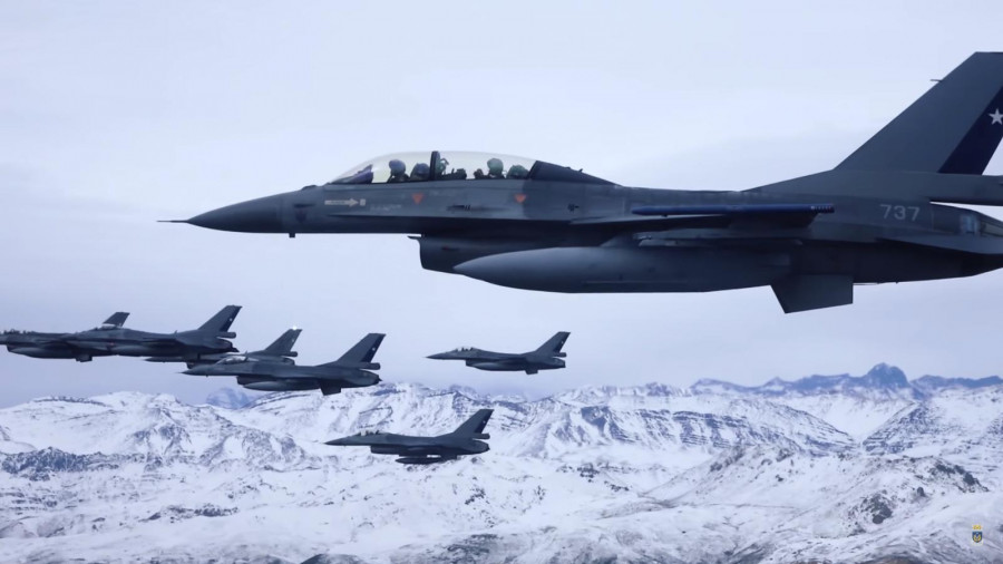 Cazabombarderos F-16 Fighting Falcon de la FACh sobre la cordillera de Los Andes. Imagen: FACh
