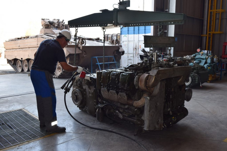 Famae es especialista en mantenimiento recuperativo integral de motores MTU y Detroit. Foto: Famae